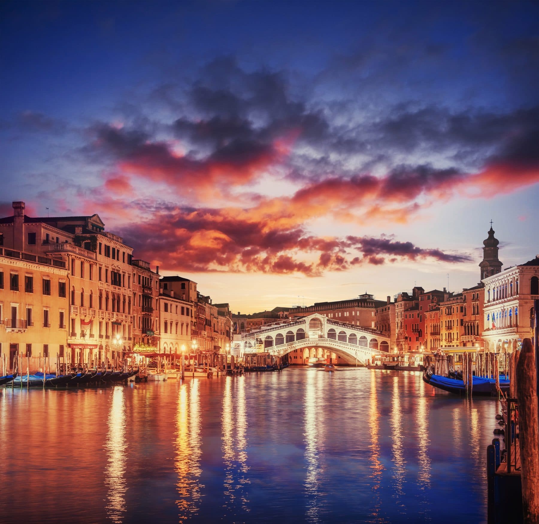 The Rialto Bridge in Venice at dusk